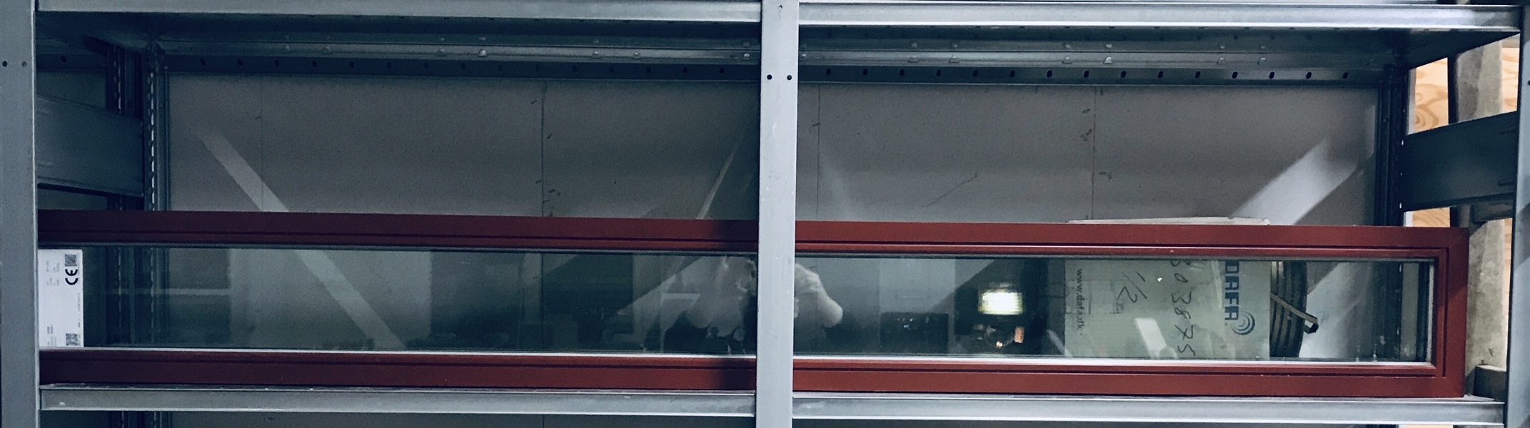 Press Glas alu vindue (167 X 2037), 1 rulle Bostik Flexopad glasbånd, 2 poser DAFA monteringsklodser samt alu glaslister (ca. 39,5m)