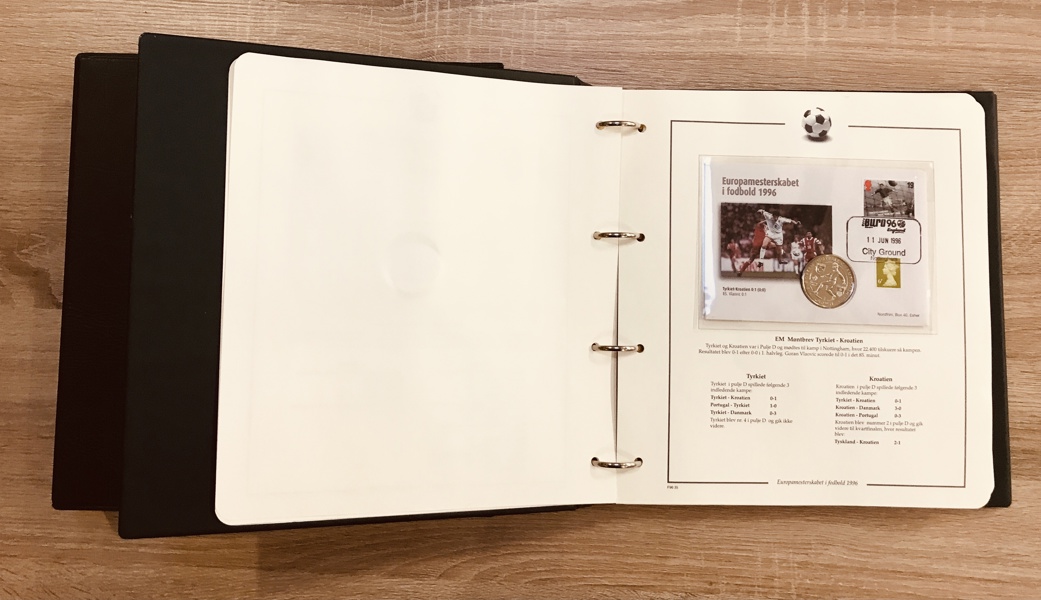 Frimærker: fodboldmærker, møntbreve samt 4 sølvmønter