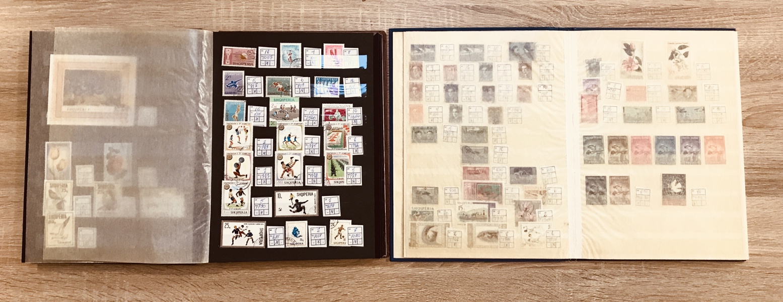 Frimærker: 2 mapper m. Albanien
