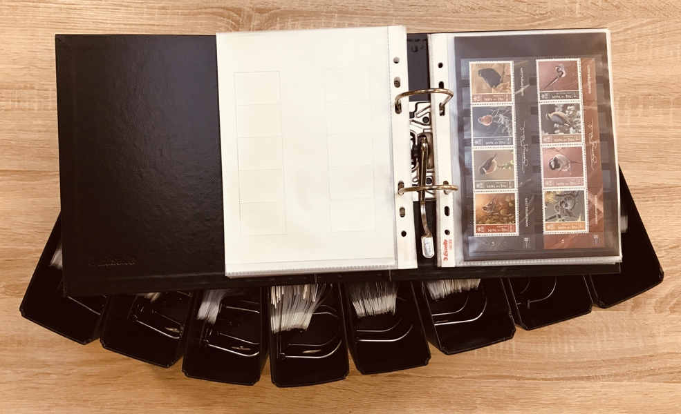 Frimærker: 9 mapper m. miniark samt breve 