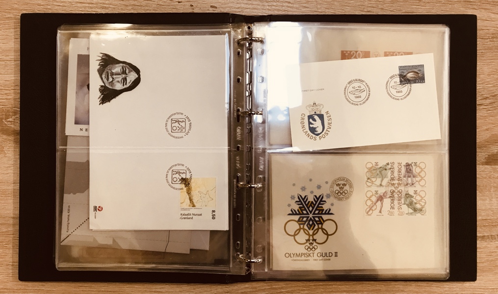 Frimærker: mappe m. bl.a. internationale breve - herunder modtager som Henry Hanson (Vicepræsident, International Railways of Central America) fra 1925, Ulrik Wilbek m.fl.