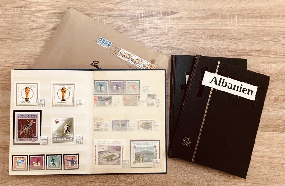 Frimærker: 3 mapper + løse ark m. Jugoslavien (god) samt Albanien