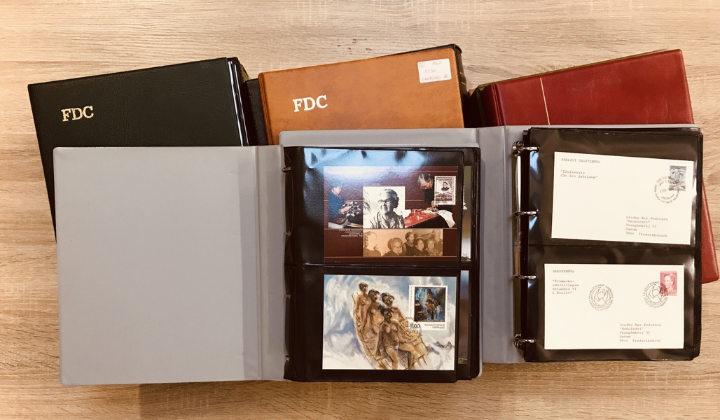 Frimærker: 8 mapper m. grønlandske førstedagskuverter, mappe m. danske førstedagskuverter samt mappe m. engelske førstedagskuverter