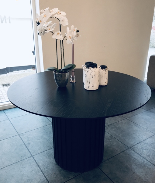 +M: Pillar Dining Table spisebord fra HK Living - pynte genstande medfølger ikke