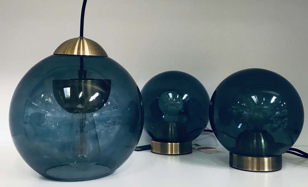 +M: Halo Design: Bubble pendel (24cm) samt 2 Bubbles bordlamper (18cm), designet af Michael Waltersdorff & Emanuele Patton 