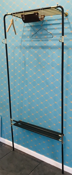 +M: Umage 'Lean on me' garderobe-/tøjstativ designet af Jonas Søndergaard