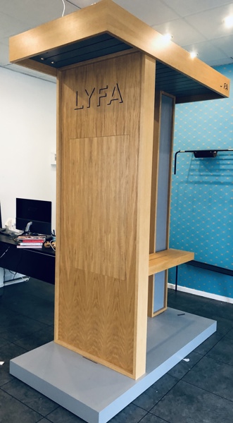 +M: 2 LYFA professionelle lampedisplay til ophængning/præsentation af lamper/pendler (2 moduler)