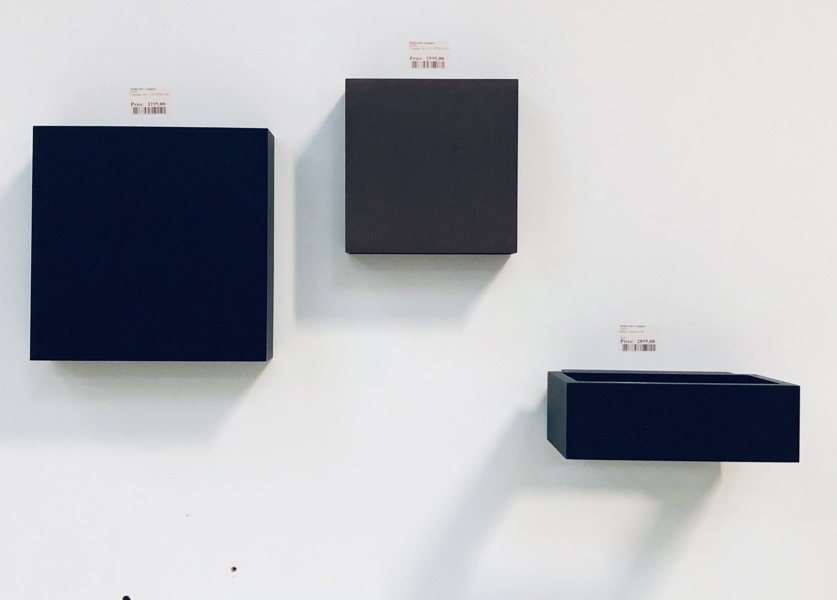 +M: 3 Light-Point lamper på vægophæng: Light-Point Compact W2 Up/Down af Ronni Gol, Light-Point Compact W1 Up/Down af Ronni Gol samt Brick Outdoor af Ronni Gol