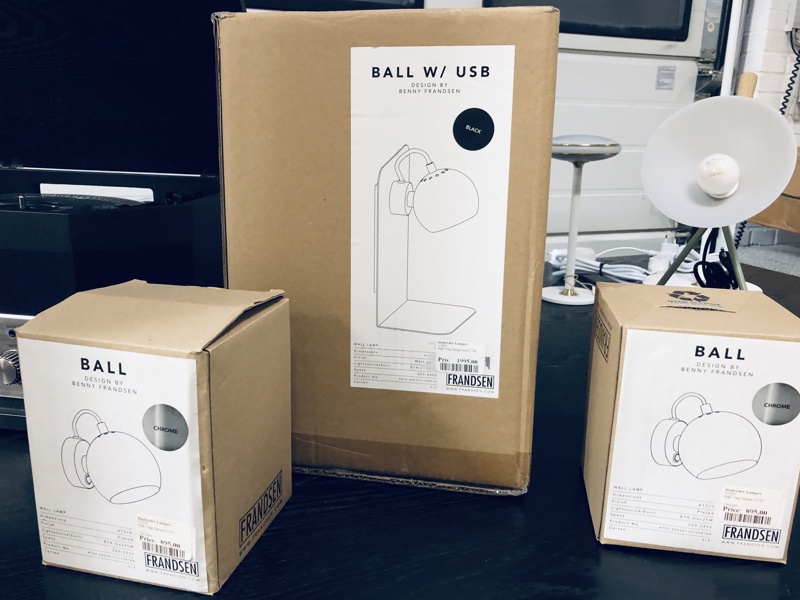 +M: Frandsen Ball W/USB væglampe (sort) af Benny Frandsen samt 2 Frandsen Ball væglamper (chrome) af Benny Frandsen