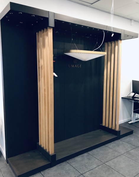 +M: Umage professionel lampedisplay til ophængning/præsentation af lamper/pendler (1 modul)  samt 3 Umage pendler (NB: Le Klint pendel medfølger ikke)