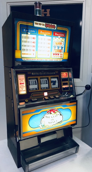 Original 'Mountain of Money' spillesmakine/enarmet tyveknægt fremstillet ved Universal & Co Ltd., 1985