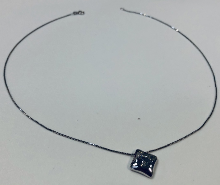 Guld: Halskæde m. vedhæng udført i 14kt./585 prydet m. stor brillant slebet diamant