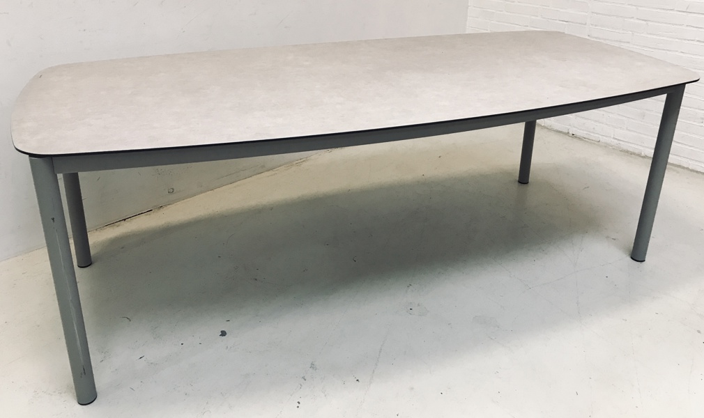 +M: Crete havespisebord m. matteret glas samt aluminiumsramme, fremstillet hos Lexpo Living