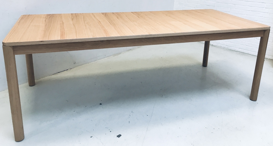 +M: Sidney spisebord m. bordplade og stel i solid egetræ, fremstillet hos Lexpo Living
