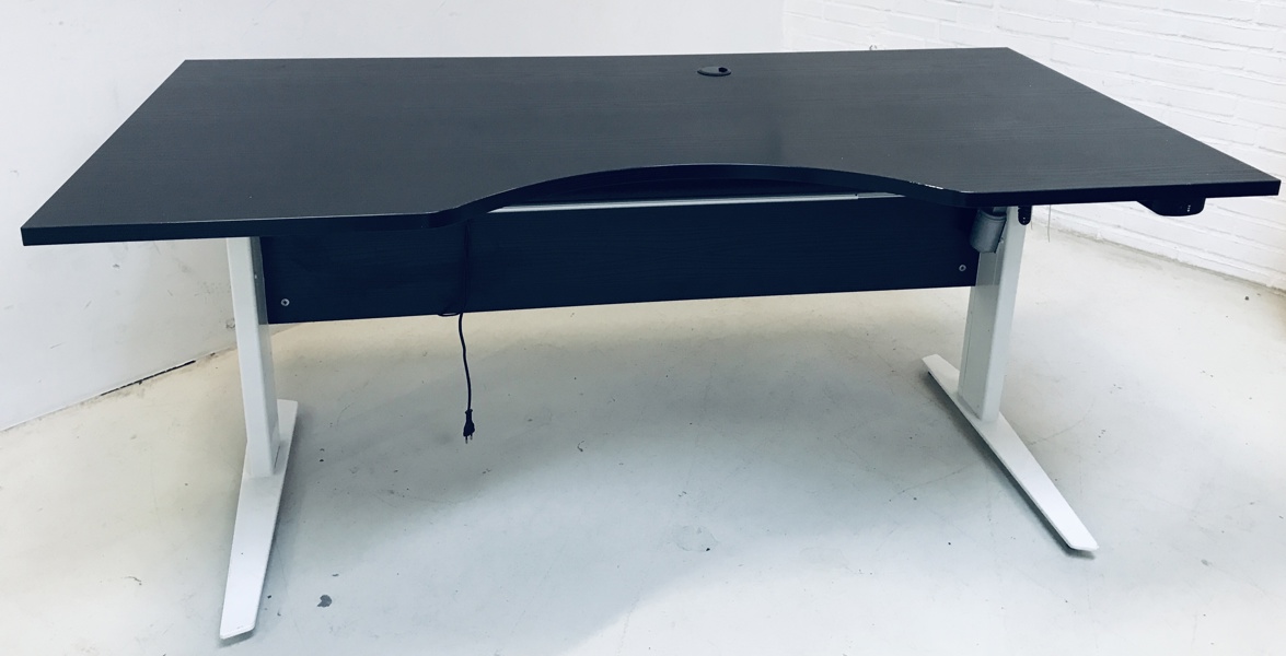 +M: Tvilum/Scanbirk hæve-/sænke m. sort bordplade samt hvid stel