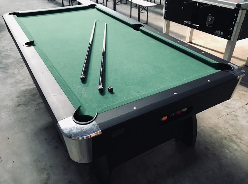 +M: Elegant Megaleg Pool Bord m. tilbehør (X)