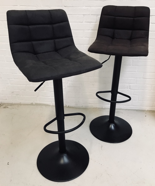 +M: 2 Middelfart barstole udført i mørkegrå stil, fremstillet hos House Nordic