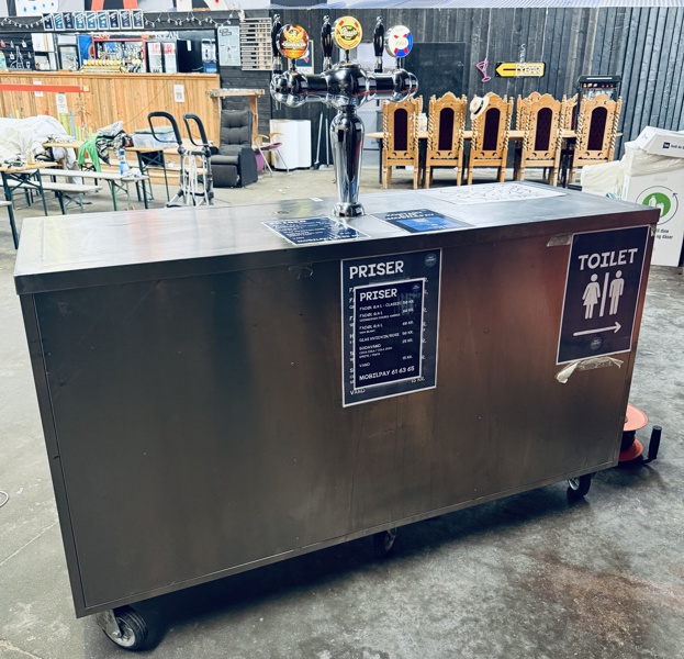 UDGÅR: Modular20 fadølsanlæg/rullebar på hjul m. Micro Matic Oprema OP205BC-A køle- og dispenseringsenhed, tappetårn (3 haner), samt 3 fustager (Modular20) samt Ecolab enhed