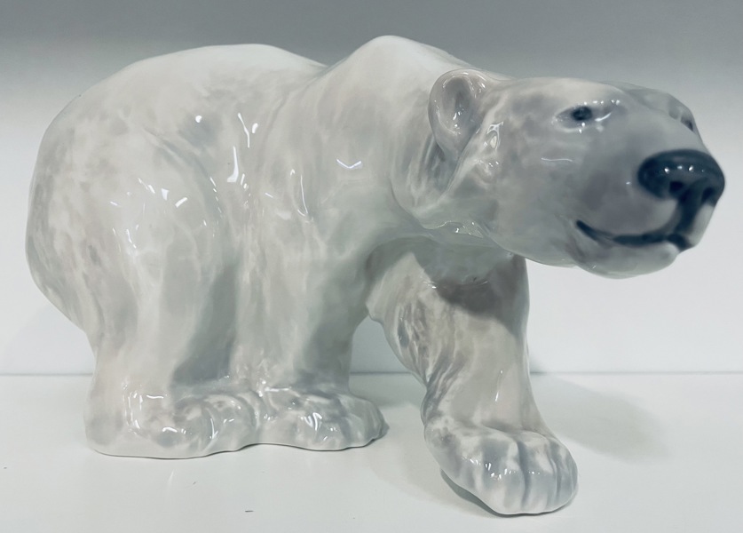 +M: Royal Copenhagen porcelænsfigur nr. 1137 'Gående isbjørn' (K 73/25)