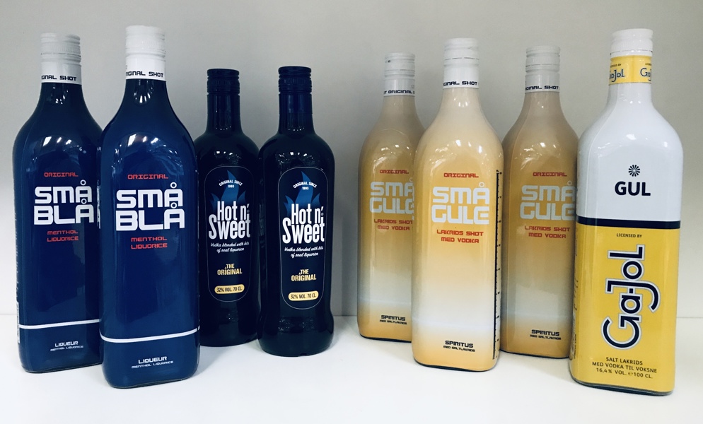 +M: Samling af hedvin/spiritus (8 flasker) - herunder Gul Gajol, Små Gule, Små Blå samt Hot n´ Sweet