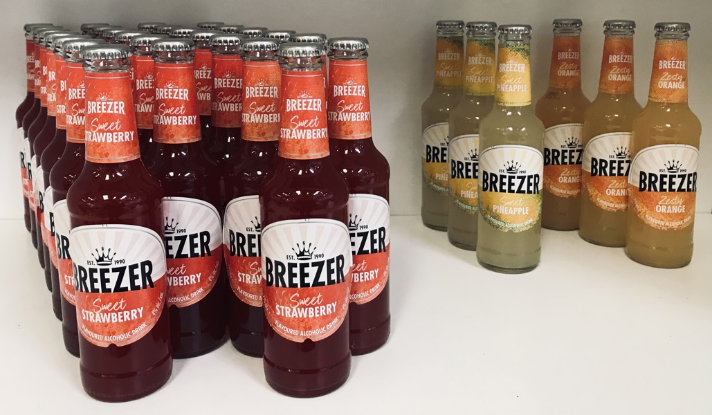 +M: Parti Bacardi Breezer RTD/alkopops (32 enheder) - herunder Sweet Strawberry, Sweet Pineapple og Zesty Orange