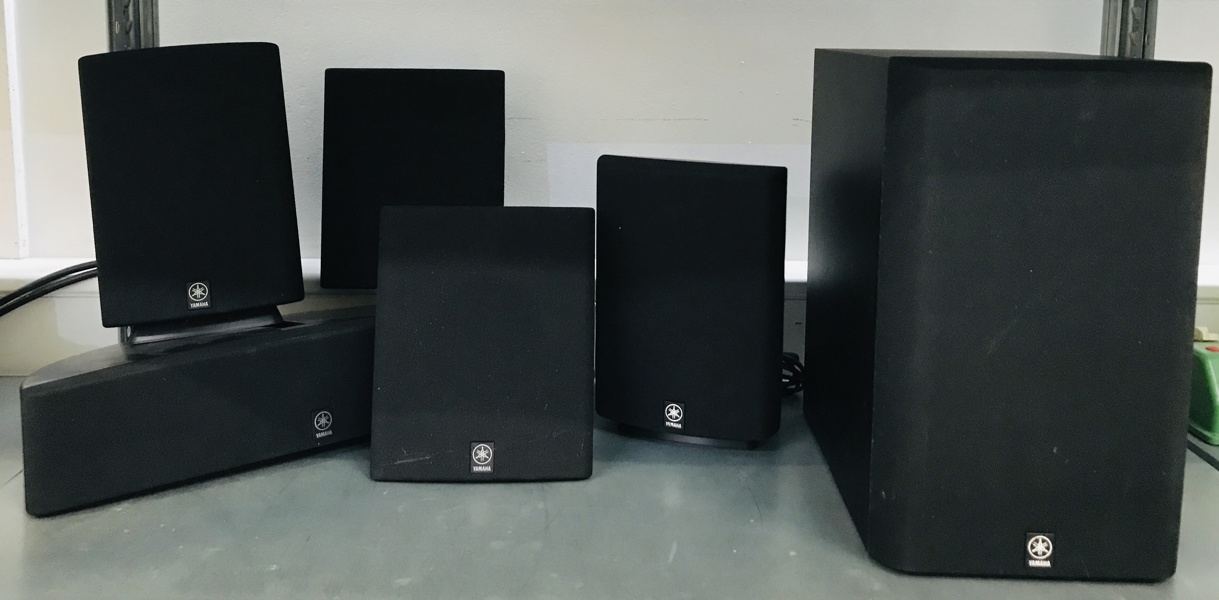 Yamaha højtalersæt - herunder SW-P30, NS-M103, NS-E103 samt NS-C103