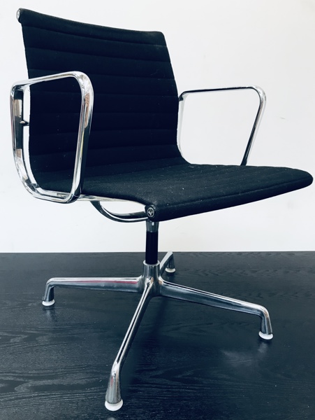 Charles og Ray Eames (1907-1978) EA 108 kontorstol m. drejefunktion, fremstillet ved Vitra