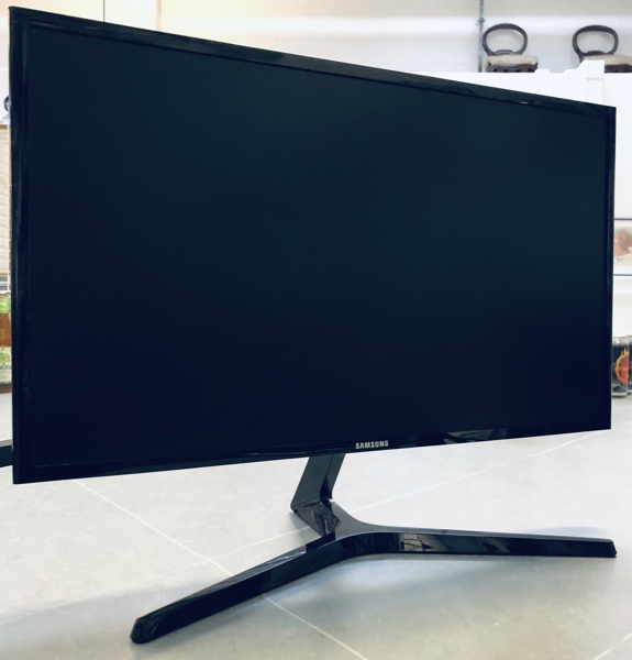 +M:  Samsung S27F358FWU 27” LED-monitor