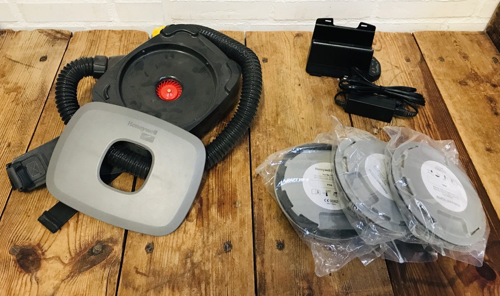 Honeywell North Primair 700-serien turbodrevet luftrensende åndedrætsværn (PAPR) m. 3 stk. PA7P filter samt opladerdok 