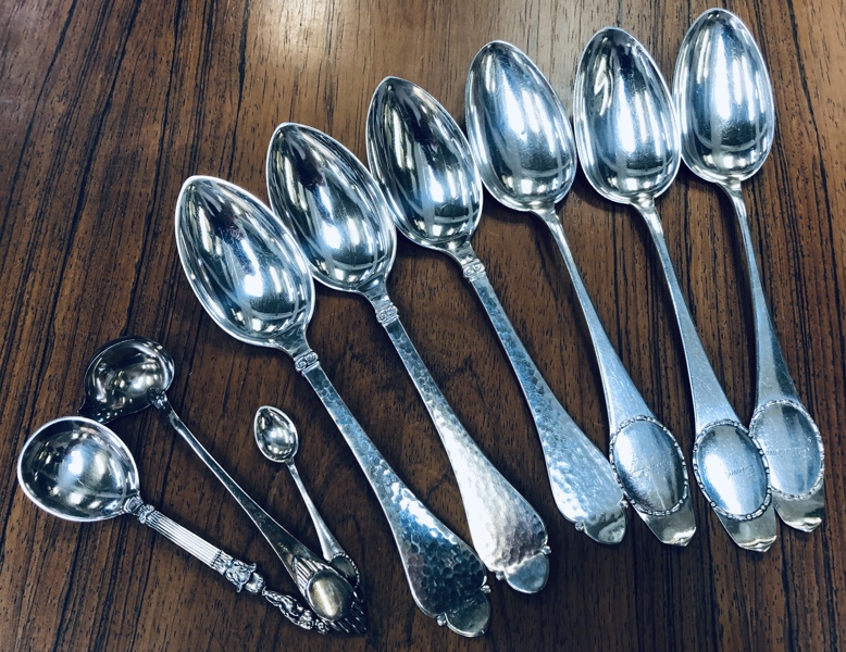 +M: Sølvbestik udført i 3-tårnet (830) sølv, stemplet af stadsguardein Christian. Fr. Heise (1904-1932) - (Å 2026-0773)