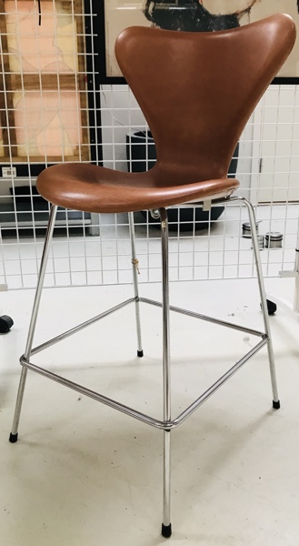 +M: Arne Jacobsen (1902-1971) 3197 | 7'er barstol, fremstillet hos Fritz Hansen (Å 2026-0751)
