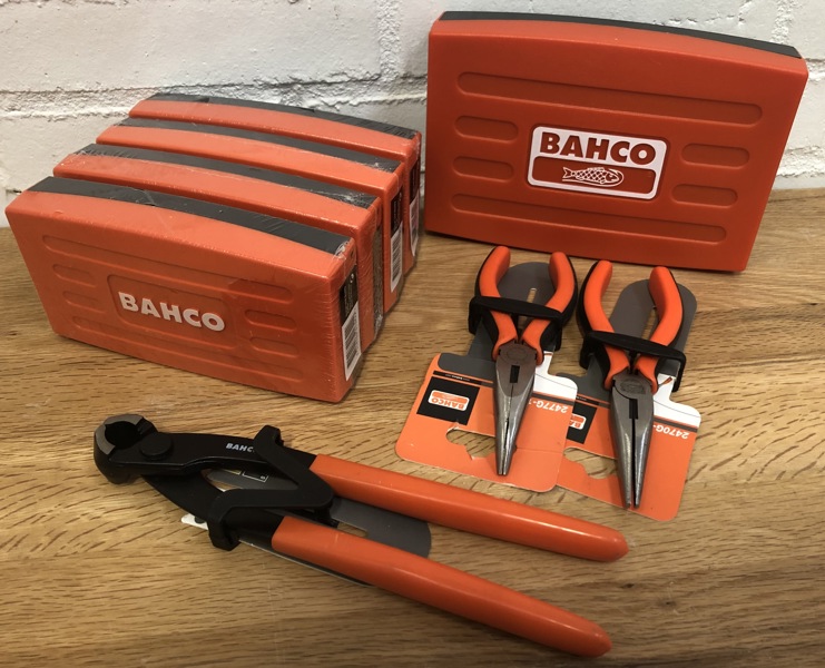 Bahco: 1 stk. SL25L 1/4" topnøglesæt (37 dele), 4 stk. SL25 1/4" topnøglesæt (4-13mm) samt 3 tænger (P 269, 270/24)