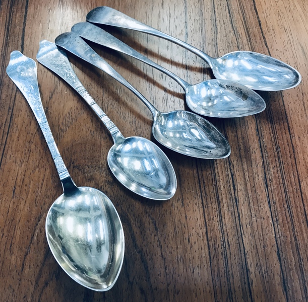 +M: 5 skeer udført i 3-tårnet sølv - herunder 2 Antik skeer fra N.K. Larsen (Å 2026-0773)