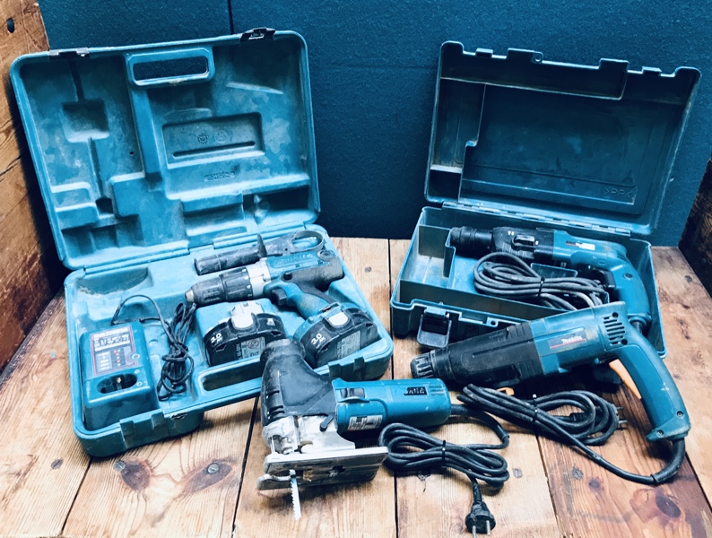 +M: Makita: HR2410 bore-/mejselhammer, HR2020 bore-/mejselhammer, 4341T stiksav samt 8444D boremaskine m. 2 stk. 3.0 Ah batteri samt DC1804F oplader