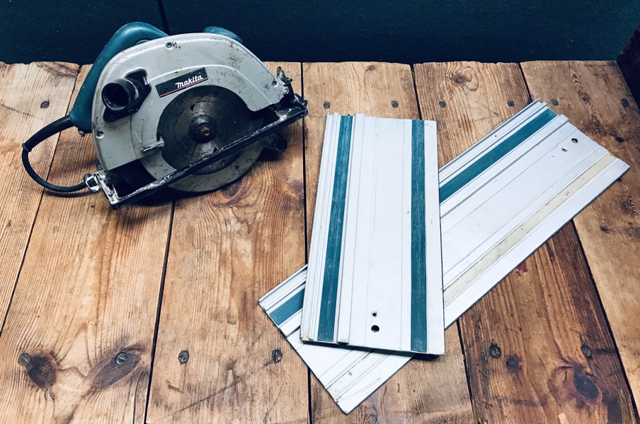 +M: Makita 5704R rundsav (220V) m. 4 skæreskinner