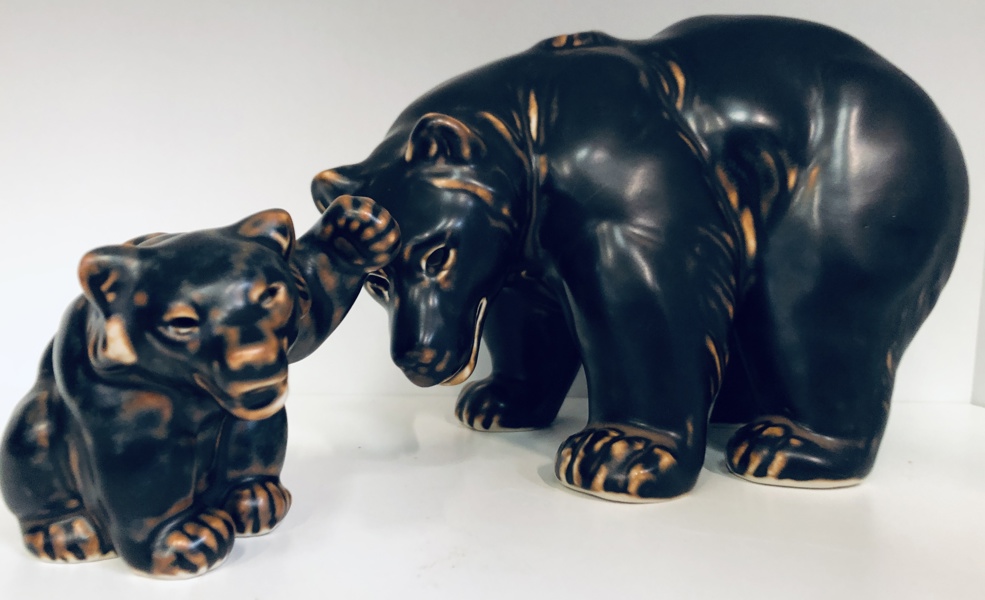 Royal Copenhagen stentøjsfigur: nr. 21519 'Stående bjørn' (15X21cm) samt nr. 21435 'bjørneunge'