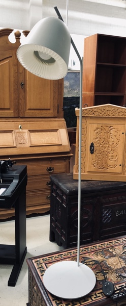 Le Klint: Cache standerlampe (130cm) formgivet af Aurélien Barbry