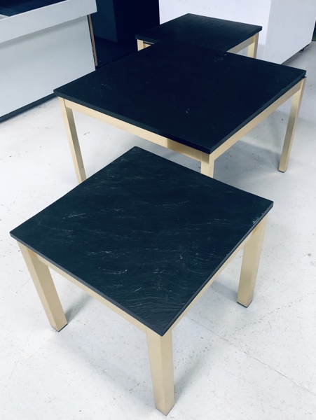 3 Mid-Century sofa-/sideborde udført i metal (gult) m. bordplader af skifer - tilskrives Bendixen Design