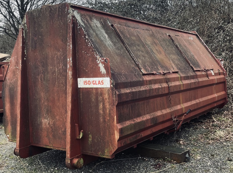 +M: Lukket wirehejs affaldscontainer (4,75X2,3 meter)