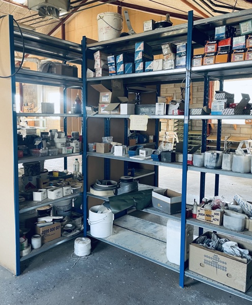 +M: Alt på hylderne samt reoler - herunder Paslode søm