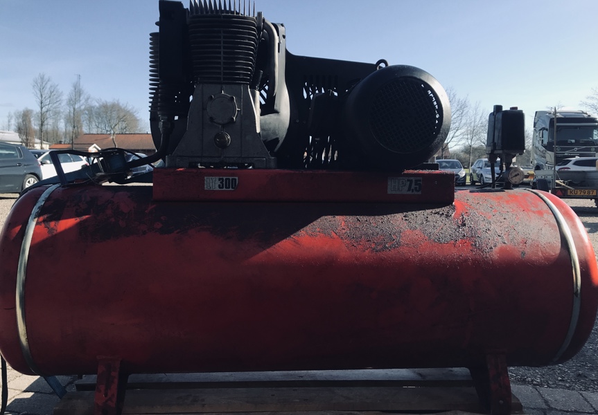 LT300 7,5hk kompressor (300l) m. Gianesi Edilio tank