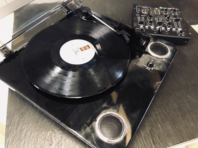 Nedis TURN300BK pladespiller samt Fun Generation USB2 Mix 2 DJ Mixer m. USB