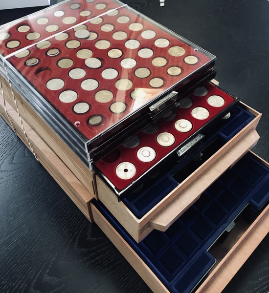 Samling af kartotekskasser - herunder Danmark, Sverige, Norge, Finland