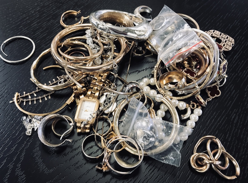 +M: Samling af smykker - herunder Ralph Lauren Hinge Bangle armring, Pilgrim, dansk sølv m.v. (Å 2026-0776)