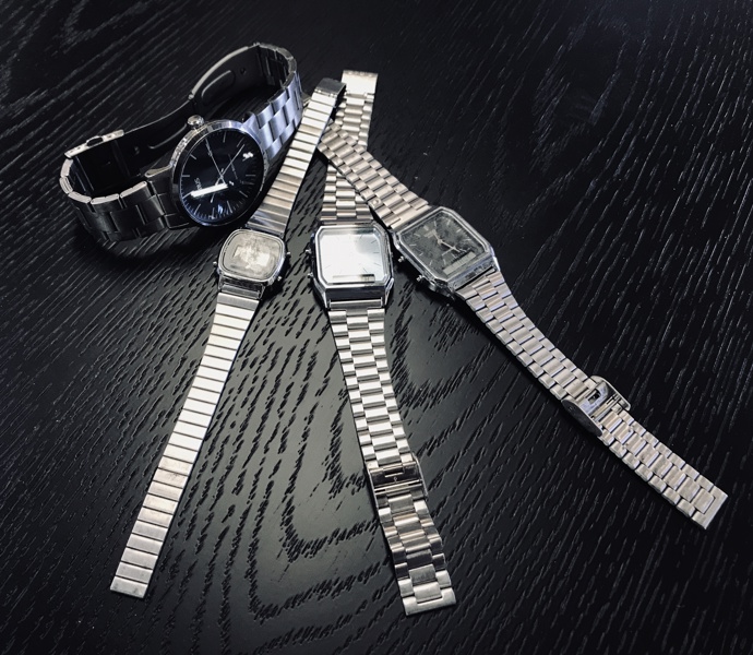 +M: Samling af ure (4 ure) - herunder Casio AQ-230 (lysblå),  Casio AQ-230 (sort), Casio LA670WE samt Lorus PC32-X147 (Å 2026-0777)