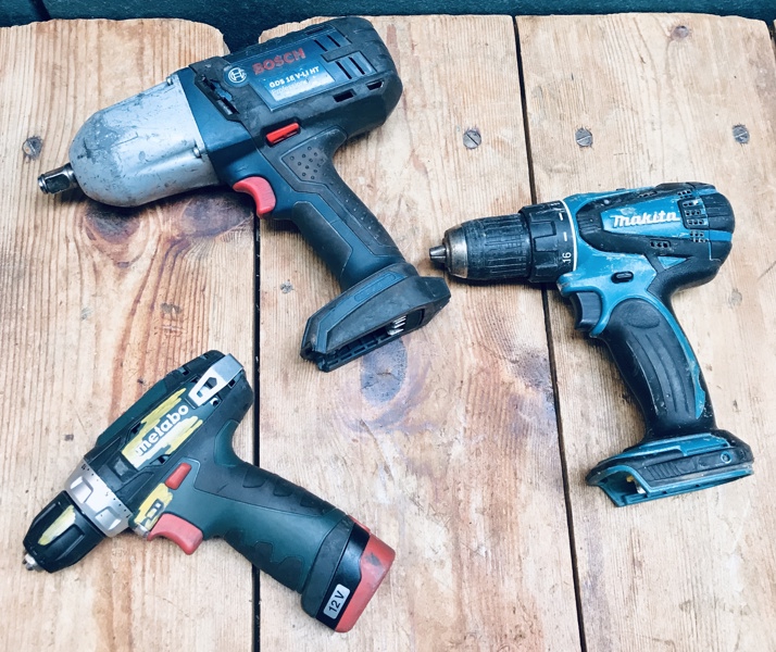 Værktøj (Akku) Bosch Professional GDS 18 V-Li HT boremaskine, Metabo Powermaxx BS boremaskine samt Makita DDF456 boremaskine