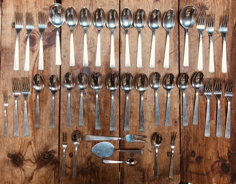 Samling af dansk sølvbestik (plet) - model Helene fra KJA Københavns Juveler Anstalt (38 enheder)