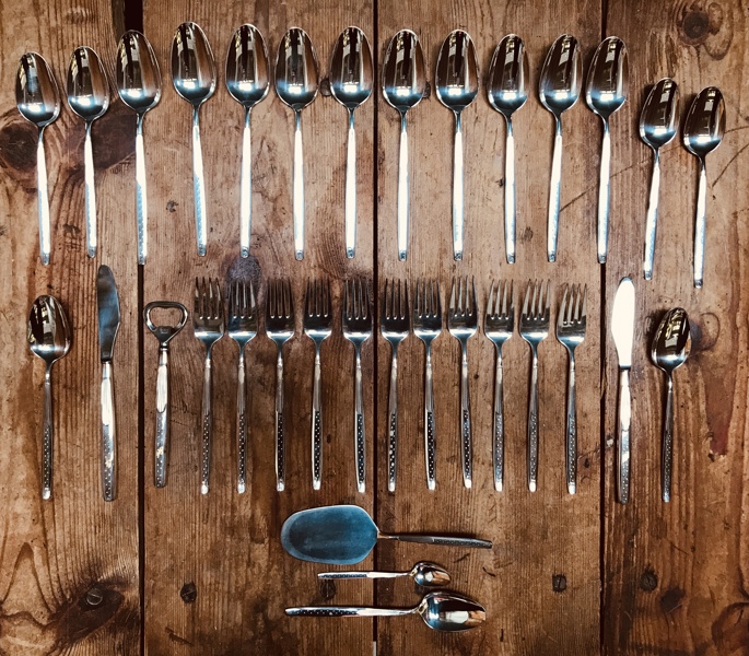 Samling af dansk sølvbestik (plet) - model Venedig fra KJA Københavns Juveler Anstalt (33 enheder)