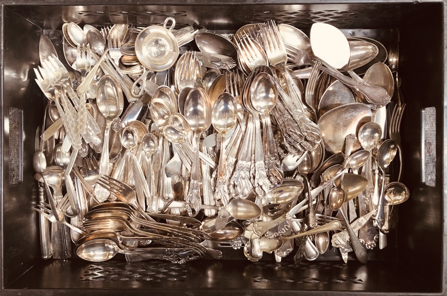 Stor samling af dansk sølvbestik (plet) - herunder stort parti Dobbeltriflet samt mærkerne Raadvaad, W.E. Sørensen, Evald Nielsen samt Christian Fogh (ca 250 enheder)
