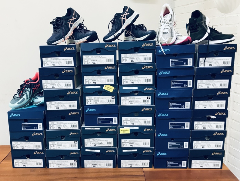 Stort parti Asics løbesko til kvinder (38 enheder), model Gel-Fujiattack 5, Gel-Blackhawk, Gel-Ikaia, Gel-Contend samt Gel-Galaxy 5